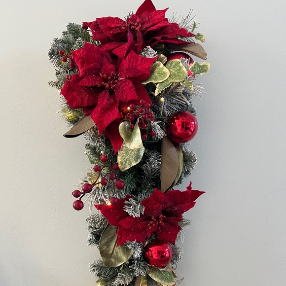 Festive Swag with FADING Lights - Picture 1 of 5